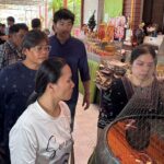 สาวนครสวรรค์ หอบฟักทอง 1 ตัน แก้บน 'ปู่ฤาษีพรหมเมศ' ไม่พลาดส่องเลขเด็ด เห็นชัด เล็งเสี่ยงโชค