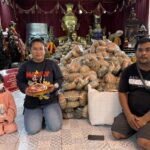 สาวนครสวรรค์ หอบฟักทอง 1 ตัน แก้บน 'ปู่ฤาษีพรหมเมศ' ไม่พลาดส่องเลขเด็ด เห็นชัด เล็งเสี่ยงโชค