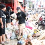 หาดใหญ่น้ำแห้ง สินค้าเสียหายกองเต็มเมือง ขยะหลายหมื่นตัน เริ่มส่งกลิ่นเหม็นเน่า