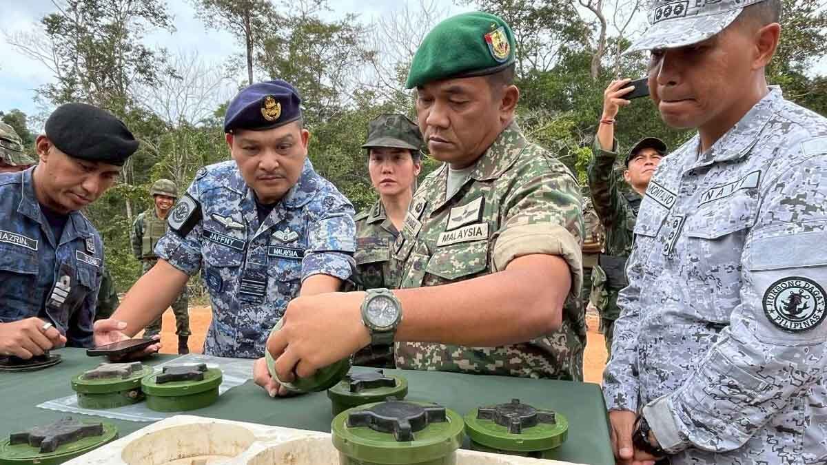 ภาพประกอบข่าว: กองทัพไทย นำคณะ AOT ลุยช่องอานม้า-สัตตะโสม ไล่ไทม์ไลน์พบทุ่นระเบิด