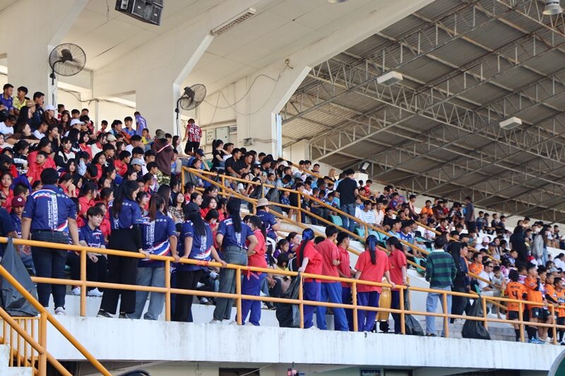 กองเชียร์ทั้ง 2 ทีมเข้ามาดูฟุตบอลเต็มสนาม