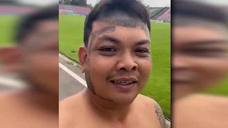 แก้บนตามสัญญา โจโฉ หมูบิน ไลฟ์สด เดินล่อนจ้อนรอบสนาม หลังทีมอบจ.ชัยนาท คว้าชัย