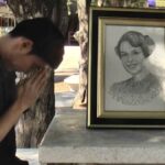 ครูสอนศิลปะ จรดปากกาเขียน 'แม่ของแผ่นดิน' ปรากฏภาพ 'สมเด็จพระพันปีหลวง' ทรงแย้มพระสรวล ชื่นชม-งดงาม