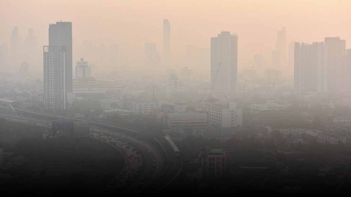 .ฝนไม่ทันหมด ฝุ่นเริ่มมาแล้ว เตือน PM2.5 ฟุ้งเมืองกรุง-ปริมณฑล 11 พื้นที่ ชี้แนวโน้มค่าฝุ่นพิษสูงขึ้นตลอดสัปดาห์.