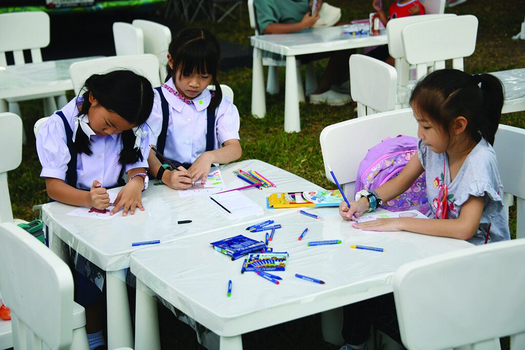 สดจากเยาวชน - ศิลปะคิดโซน ระบายสีฮีลใจ