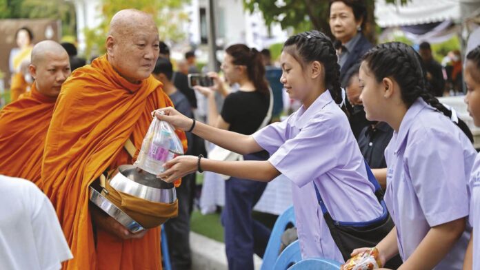 รายงานพิเศษ - เจริญพุทธมนต์-สดับปกรณ์ ถวายพระราชกุศลรัชกาลที่9