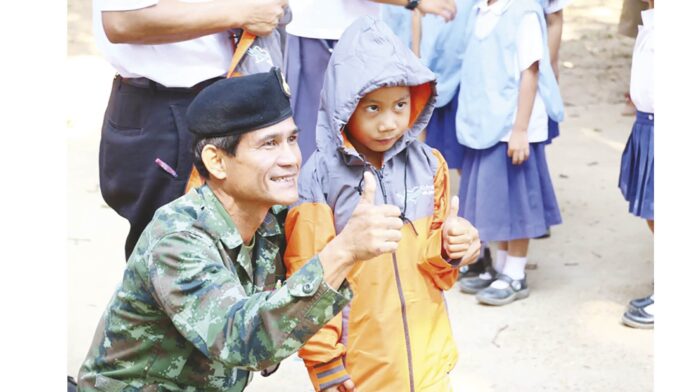 สดจากเยาวชน - รอยยิ้ม-อบอุ่น พลังใจสู้ภัยหนาว
