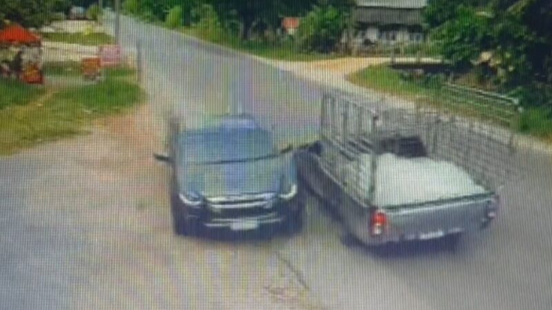 สุดสลด พ่อค้าปลาทูนึ่ง วัย 38 ปี โหมงานหนัก ขับรถหลับใน พุ่งข้ามเลนประสานงาอีกคัน ลุงวัย 60 ปีเสียชีวิต รถพังเสียหายยับเยิน 5 คันรวด บาดเจ็บอีก 2 ราย