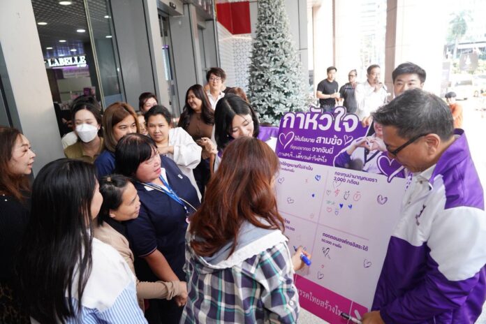 จินนี่ ยศสุดา บุกอโศก ชวนกาหัวใจ ให้นโยบายไทยสร้างไทย ปลื้มผลตอบรับคึกคัก
