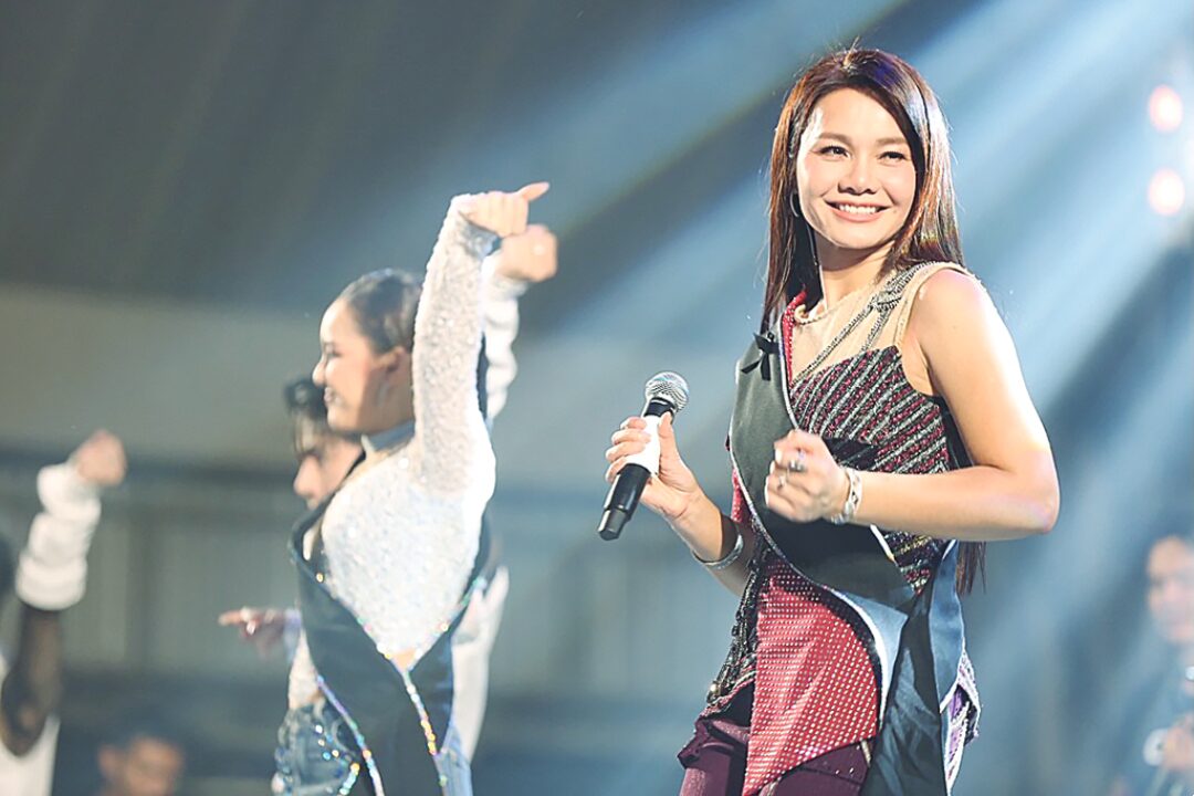 จับกระแสลูกทุ่ง