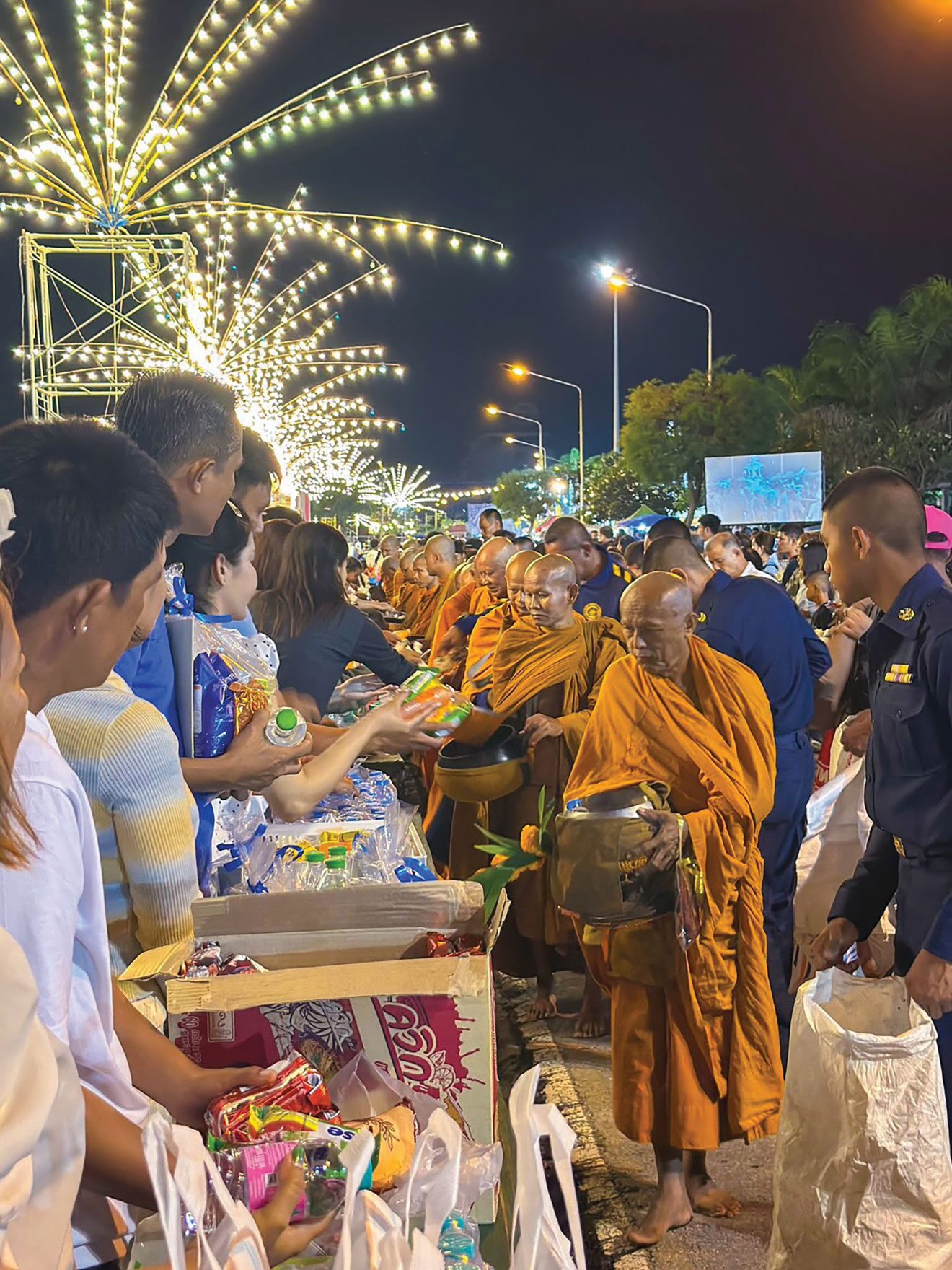 ข่าวสดพระเครื่อง-ผ้าไตรพระราชทาน‘กรมสมเด็จฯ’ สานประเพณีตักบาตรพระอุปคุต
