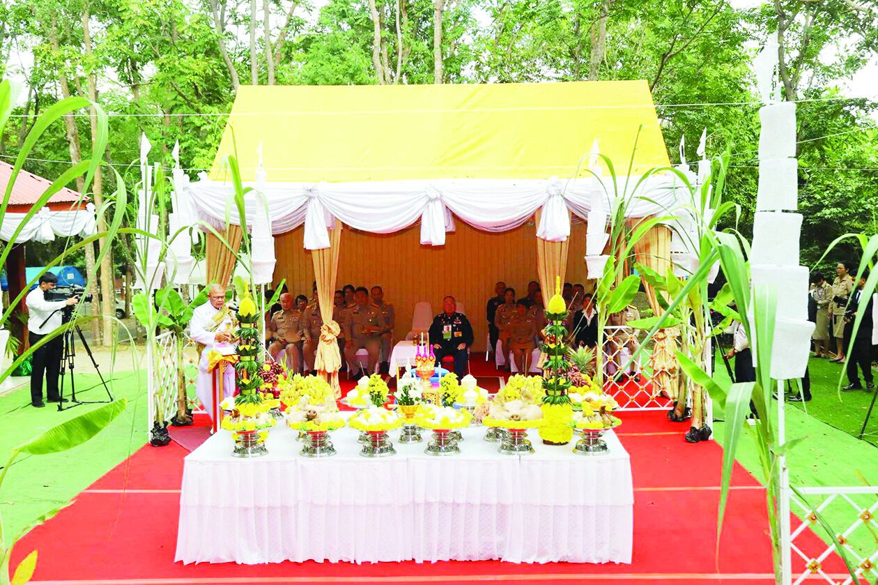 ข่าวสดพระเครื่อง - บวงสรวงตัด‘ไม้จันทน์หอม’ สร้างพระโกศ-พระหีบจันทน์