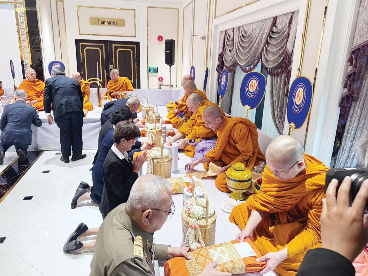 รายงายพิเศษ-มูลนิธิอาสาเพื่อนพึ่ง(ภาฯ) จัดพิธีเจริญพระพุทธมนต์