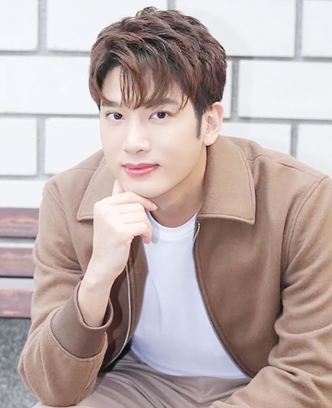 อาทิตย์ใส