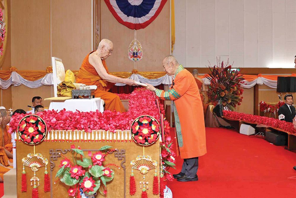 ข่าวสดพระเครื่อง - พิธีประทานปริญญาบัตรมหามกุฏฯ ‘ขรรค์ชัย’รับดุษฎีบัณฑิตกิตติมศักดิ์