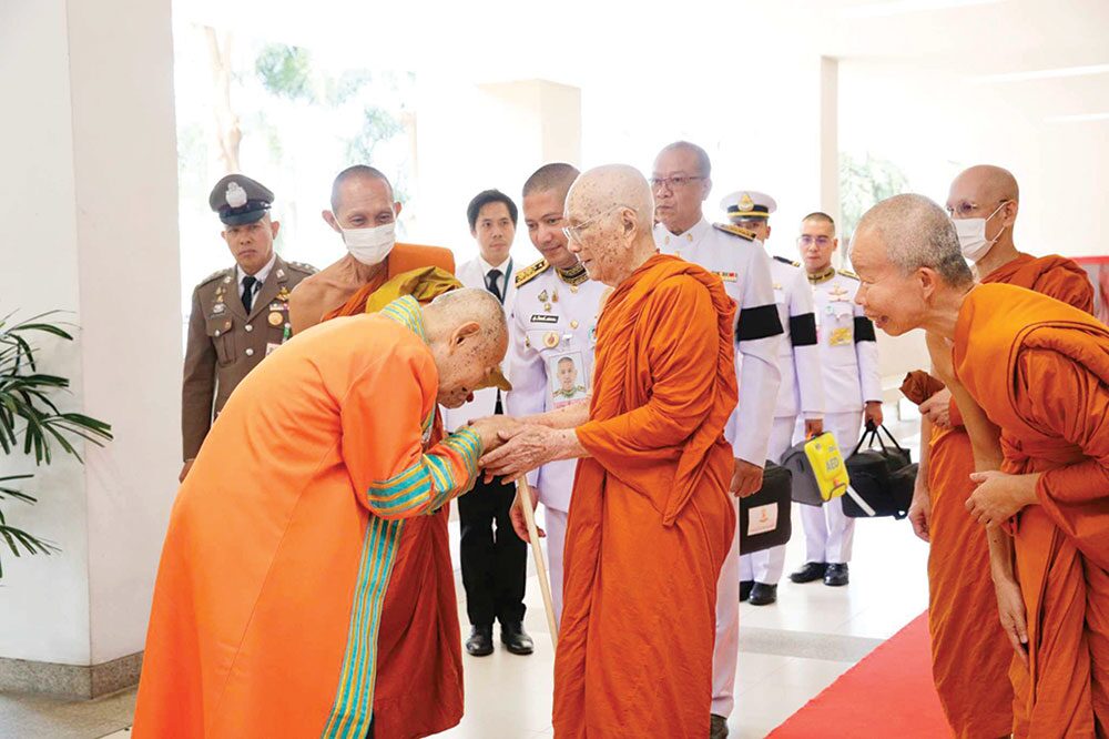 ข่าวสดพระเครื่อง - พิธีประทานปริญญาบัตรมหามกุฏฯ ‘ขรรค์ชัย’รับดุษฎีบัณฑิตกิตติมศักดิ์