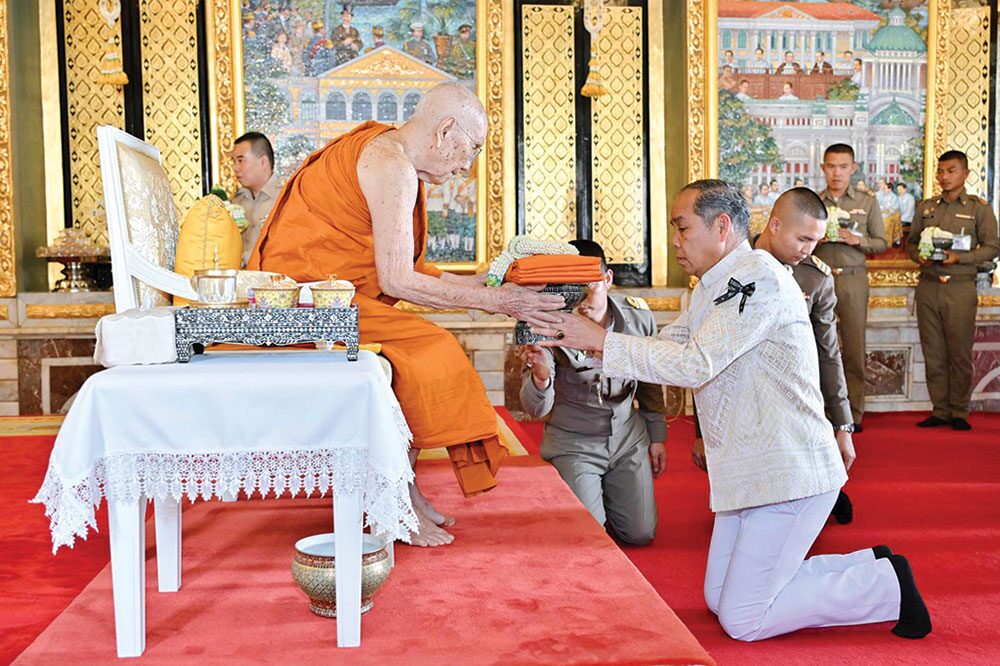 ข่าวสดพระเครื่อง - ไฟพระฤกษ์ประทาน‘สังฆราช’ สวดมนต์ข้ามปี-รับศักราชใหม่