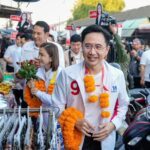 'ยศชนัน' ลุยหาเสียง แฟนคลับสวมกอด-หอมแก้ม เจ้าตัวยิ้มเขิน เปรย มีนโยบายเด็ด ต้นปีพร้อมเปิด 