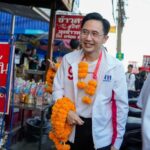 'ยศชนัน' ลุยหาเสียง แฟนคลับสวมกอด-หอมแก้ม เจ้าตัวยิ้มเขิน เปรย มีนโยบายเด็ด ต้นปีพร้อมเปิด 