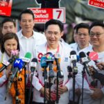 'ยศชนัน' ลุยหาเสียง แฟนคลับสวมกอด-หอมแก้ม เจ้าตัวยิ้มเขิน เปรย มีนโยบายเด็ด ต้นปีพร้อมเปิด 