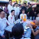 'ยศชนัน' ลุยหาเสียง แฟนคลับสวมกอด-หอมแก้ม เจ้าตัวยิ้มเขิน เปรย มีนโยบายเด็ด ต้นปีพร้อมเปิด 