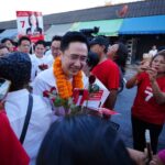 'ยศชนัน' ลุยหาเสียง แฟนคลับสวมกอด-หอมแก้ม เจ้าตัวยิ้มเขิน เปรย มีนโยบายเด็ด ต้นปีพร้อมเปิด 