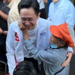 'ยศชนัน' ลุยหาเสียง แฟนคลับสวมกอด-หอมแก้ม เจ้าตัวยิ้มเขิน เปรย มีนโยบายเด็ด ต้นปีพร้อมเปิด 