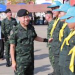 เสธ.ทบ. ลงพื้นที่อุบลฯ ให้กำลังใจผู้ป่วยกลุ่มเปราะบาง มอบของใช้จำเป็นช่วยศูนย์พักพิง