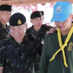 เสธ.ทบ. ลงพื้นที่อุบลฯ ให้กำลังใจผู้ป่วยกลุ่มเปราะบาง มอบของใช้จำเป็นช่วยศูนย์พักพิง