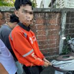 สืบวังทองหลาง จับ 2 หนุ่ม ส่งยาบ้าขาย 140,000 เม็ด ขณะยื่นยาเสพติด จยย.ถึงรถยนต์