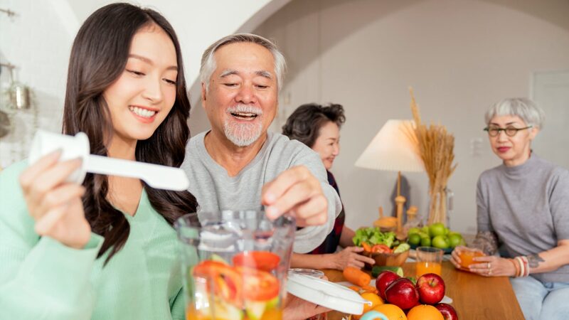 .สุขภาพดีส่งท้ายปี! เคล็ดลับเลือกอาหารในช่วงเทศกาล สำหรับผู้ป่วยเบาหวาน.