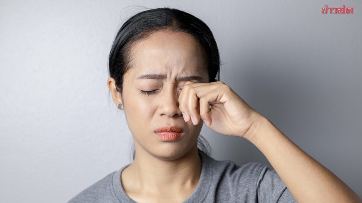 .จักษุแพทย์ชี้ 2 อาการ เปลือกตากระตุก นานหลายเดือน อาจเสี่ยงเนื้องอกก้านสมอง.