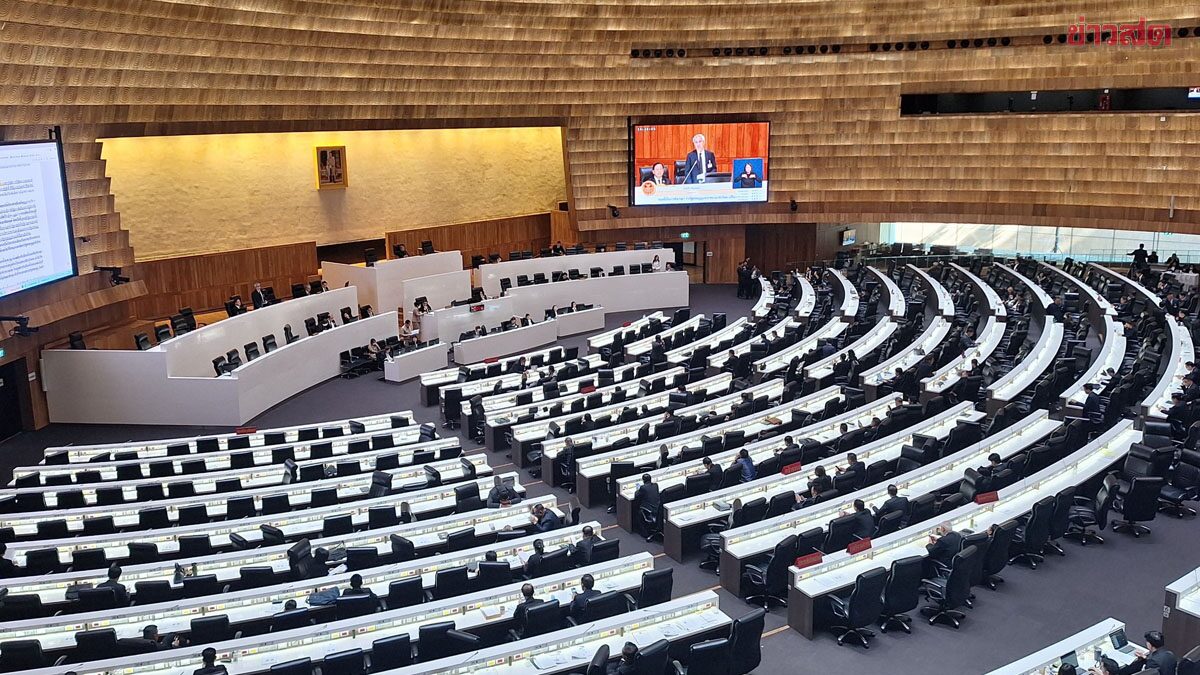 ภาพประกอบข่าว: ‘กมธ.แก้ รธน.’ จ่อขอมติปรับแก้ถ้อยคำ ปมคุณสมบัติผู้สมัครกมธ.