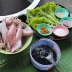 จานเด็ด หมึกน้ำดำซีฟู้ด อาหารขึ้นชื่อเมืองสามอ่าว ทุกคนมาต้องสั่ง เมนูเด่นร้านระมุนลิ้น