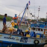 เรือประมงล่ม กลางทะเล 5 วัน 3 ลูกเรือลอยคอรอด อีก 2 ไต๋เรือ-แรงงานพม่า ยังสูญหาย