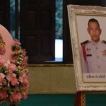ในหลวง พระราชทานน้ำหลวงอาบศพ จ่าสิบเอก ดำรงเกียรติ ทหารกล้าพลีชีพเนิน 677 อานม้า