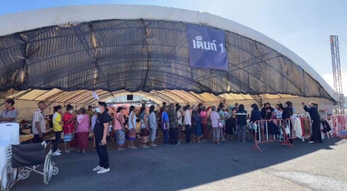 ชาวบ้านบุรีรัมย์ ในศูนย์อพยพ โอด เจ้าหนี้-ไฟแนนซ์ โทรตามวุ่น 