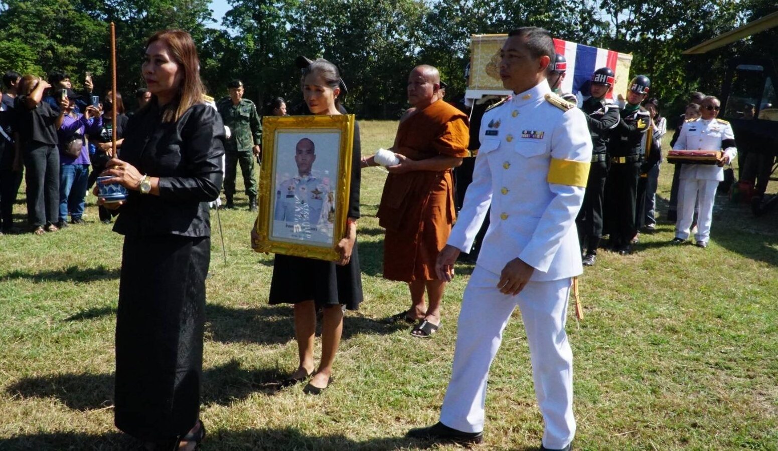 รับร่างวีรบุรุษ 