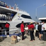 เทศกาลปีใหม่ เกาะช้างคึกคัก นักท่องเที่ยวแห่ลงเรือข้ามฟาก รถแน่นต่อแถวยาว1กิโล