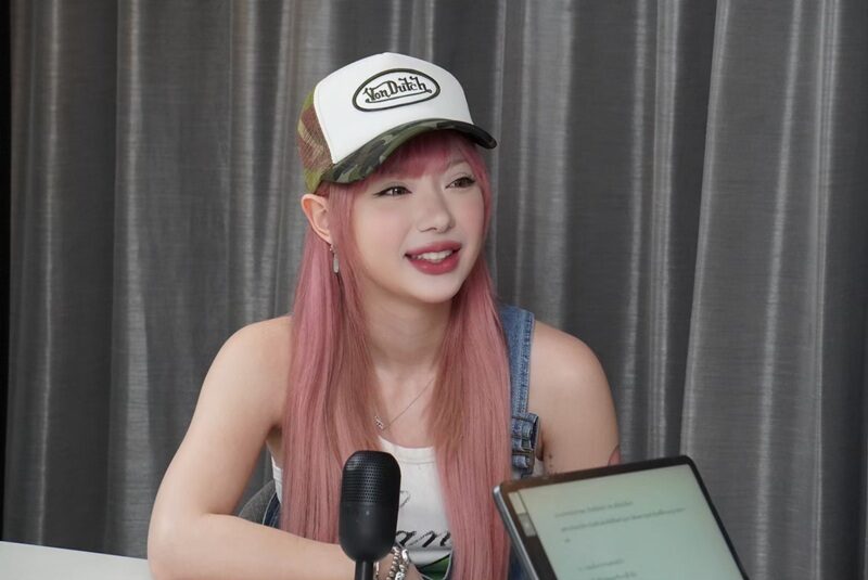 พลอยชมพู เคยกลัวเวทีจนร้องไห้ 