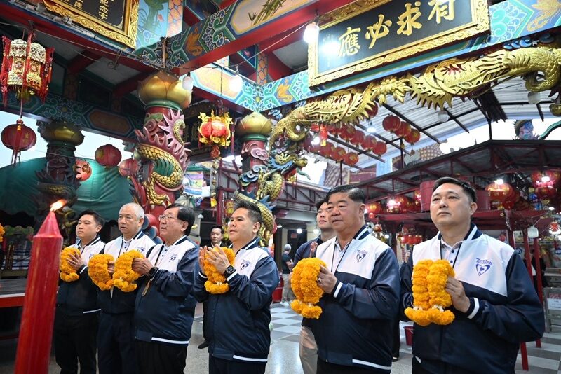 วราวุธ นำทีม สักการะสิ่งศักดิ์สิทธิ์คู่บ้านคู่เมืองสุพรรณบุรี เอาฤกษ์เอาชัย