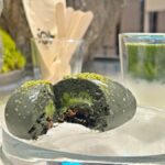 ร้าน Kyo Roll En เสิร์ฟเก๋ ขนมลอยน้ำกลางสวนสวย
