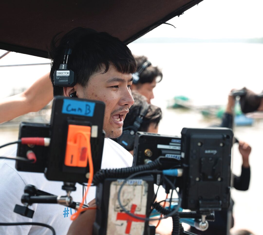 เบื้องหลังมายา