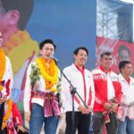คล้องพวงมาลัยหม่ำ-แหนม ต้อนรับ 'ยศชนัน' อ้อนขอเสียง เพื่อไทย ชัยภูมิ 7 เขต ให้ถล่มทลาย