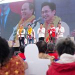 คล้องพวงมาลัยหม่ำ-แหนม ต้อนรับ 'ยศชนัน' อ้อนขอเสียง เพื่อไทย ชัยภูมิ 7 เขต ให้ถล่มทลาย