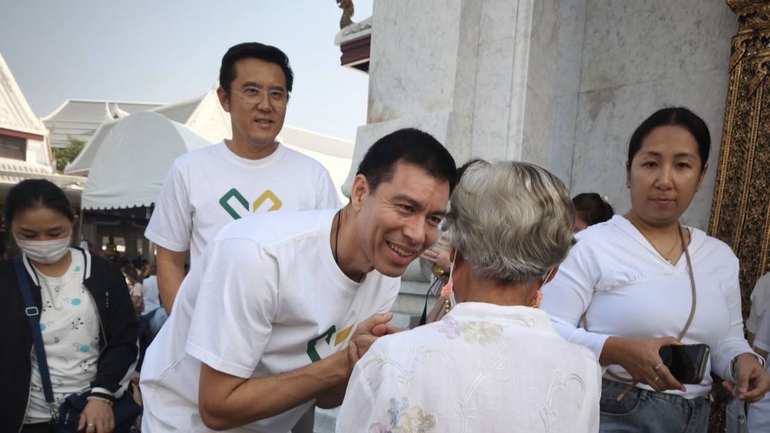 นายชัยวุฒิ ธนาคมานุสรณ์ หัวหน้าพรรครักชาติ และนายเจษฎ์ โทณะวณิก แคนดิเดตนายกรัฐมนตรีพรรครักชาติ