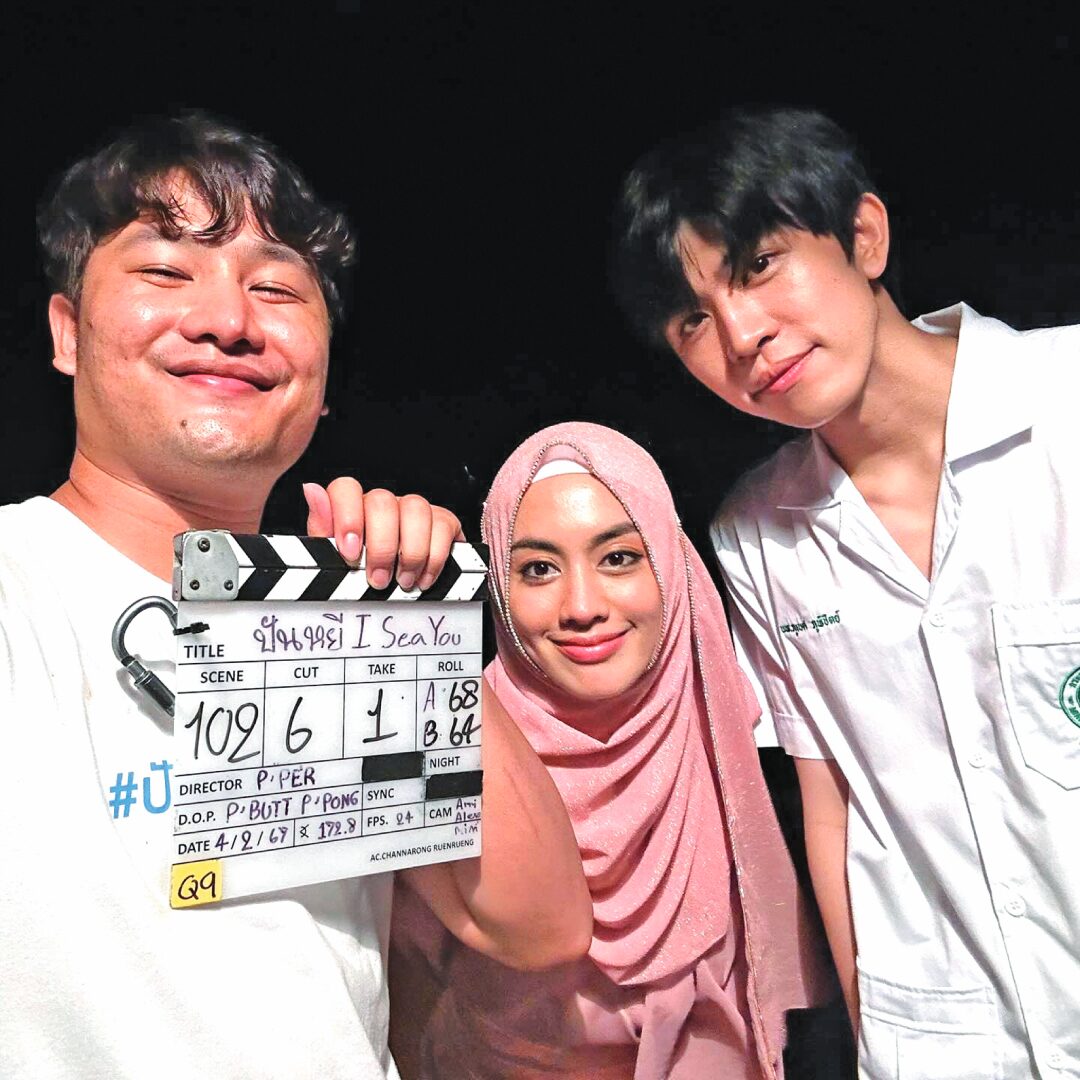 เบื้องหลังมายา