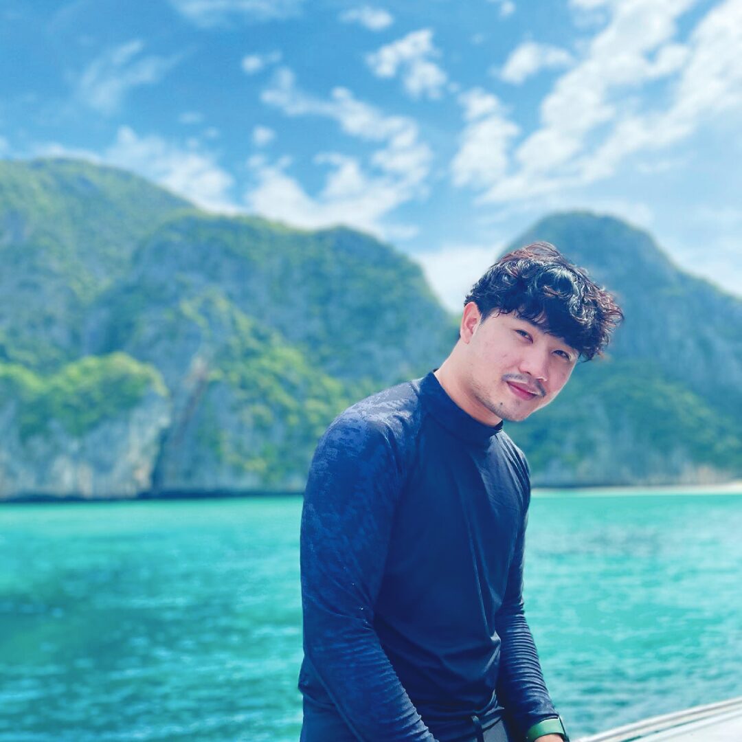 เบื้องหลังมายา