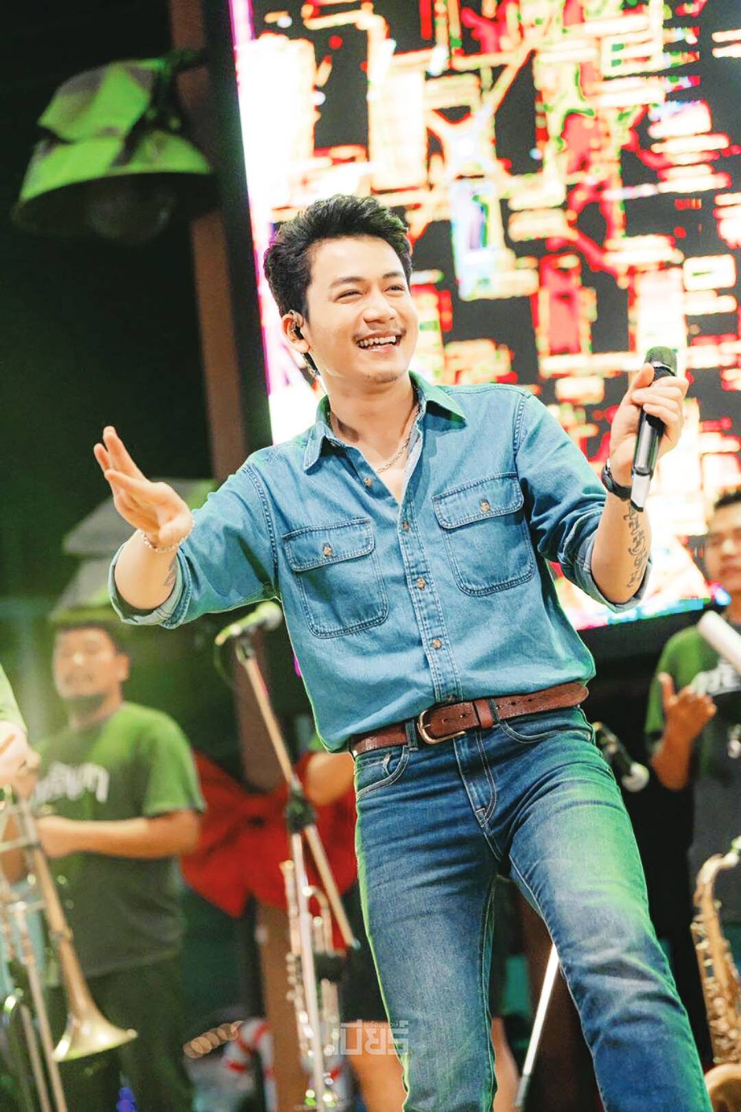 จับกระแสลูกทุ่ง