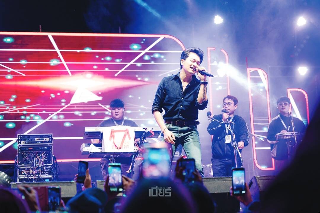 จับกระแสลูกทุ่ง